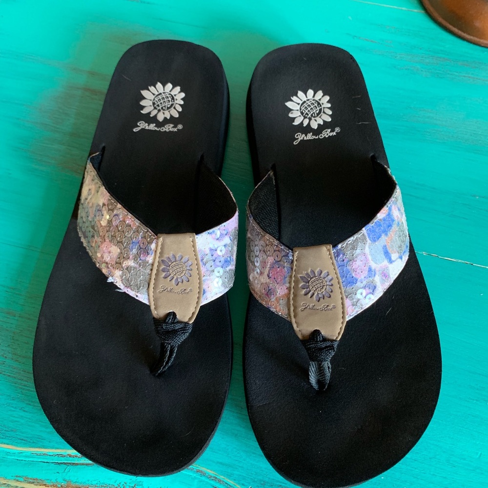 Yellow Box Flip Flop Sandals Size 8.5